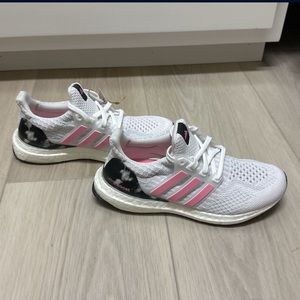 Adidas Ultraboost 5.0 DNA Shoes Women’s white with pink, Size 6